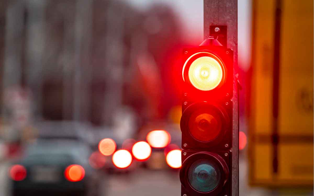 why red color is used in traffic stop signal 