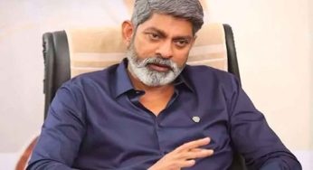 జగపతి బాబు తన పెద్ద కూతురి విషయంలో అలాంటి తప్పుని చేసారా ?
