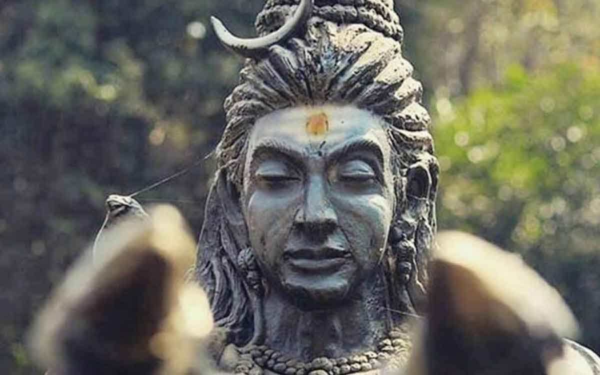 lord shiva darshan should be always from nandi horns 
