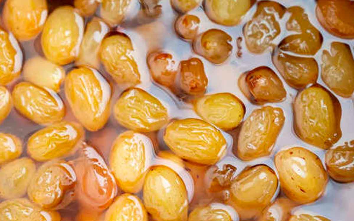 take soaked raisins daily for many wonderful health benefits 