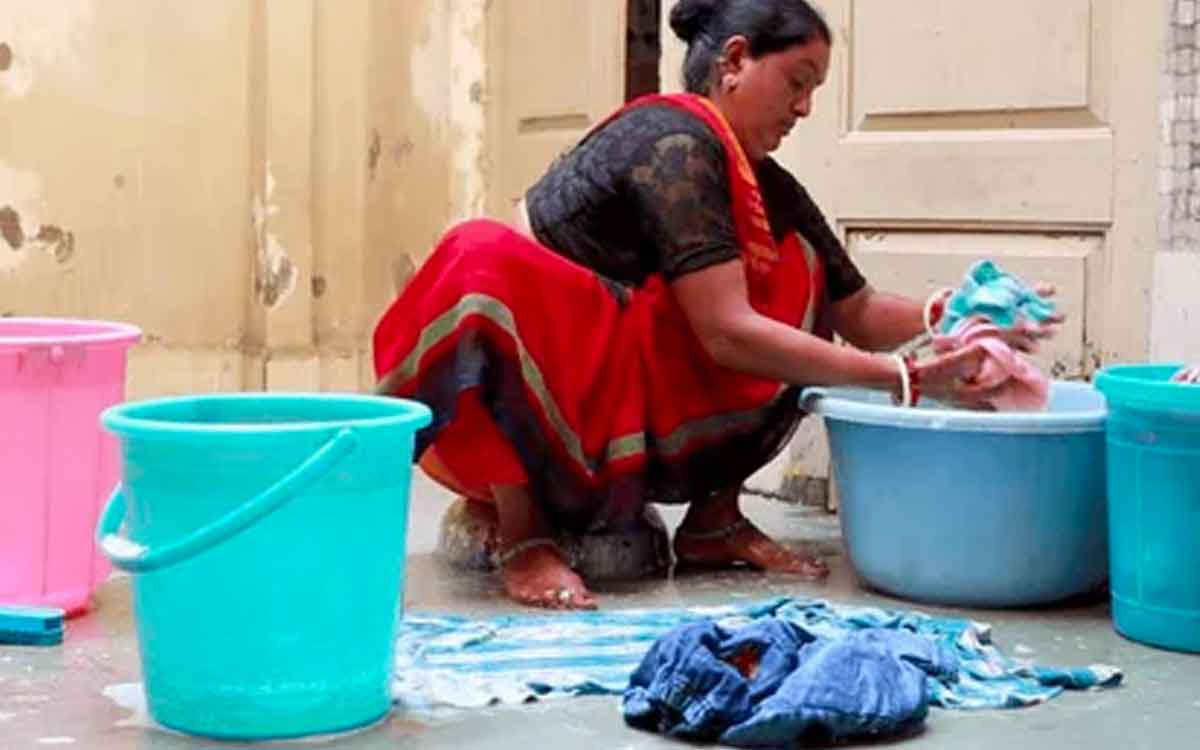 do not throw clothes washing water on feet 