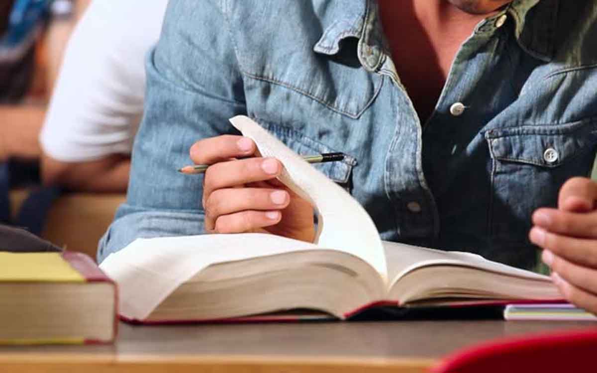 student tells that he is unable to concentrate on studies 