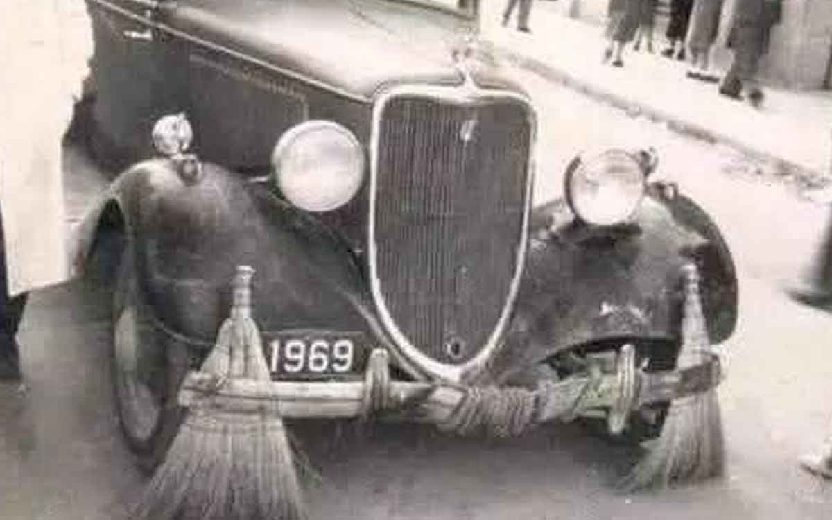 this king in india made rolls royce cars as sweeping vehicles 