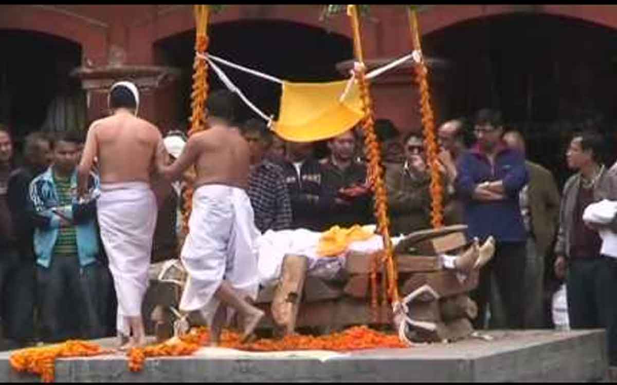 why only sons will do cremation in hindu religion 