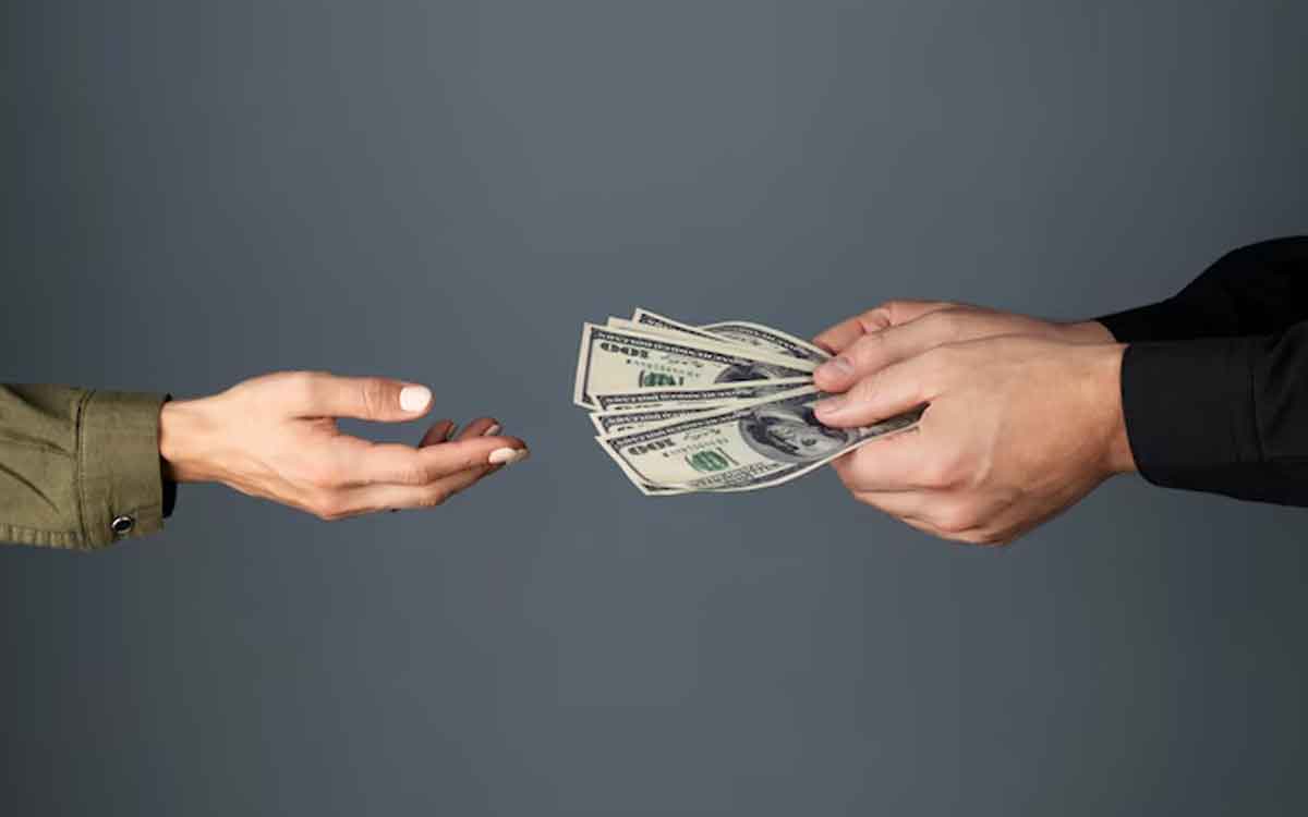 do not do these mistakes or else money will not stay with you 