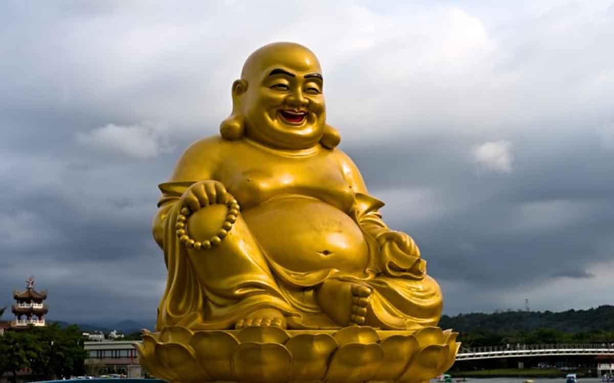 keep laughing budha idol like this in your home 