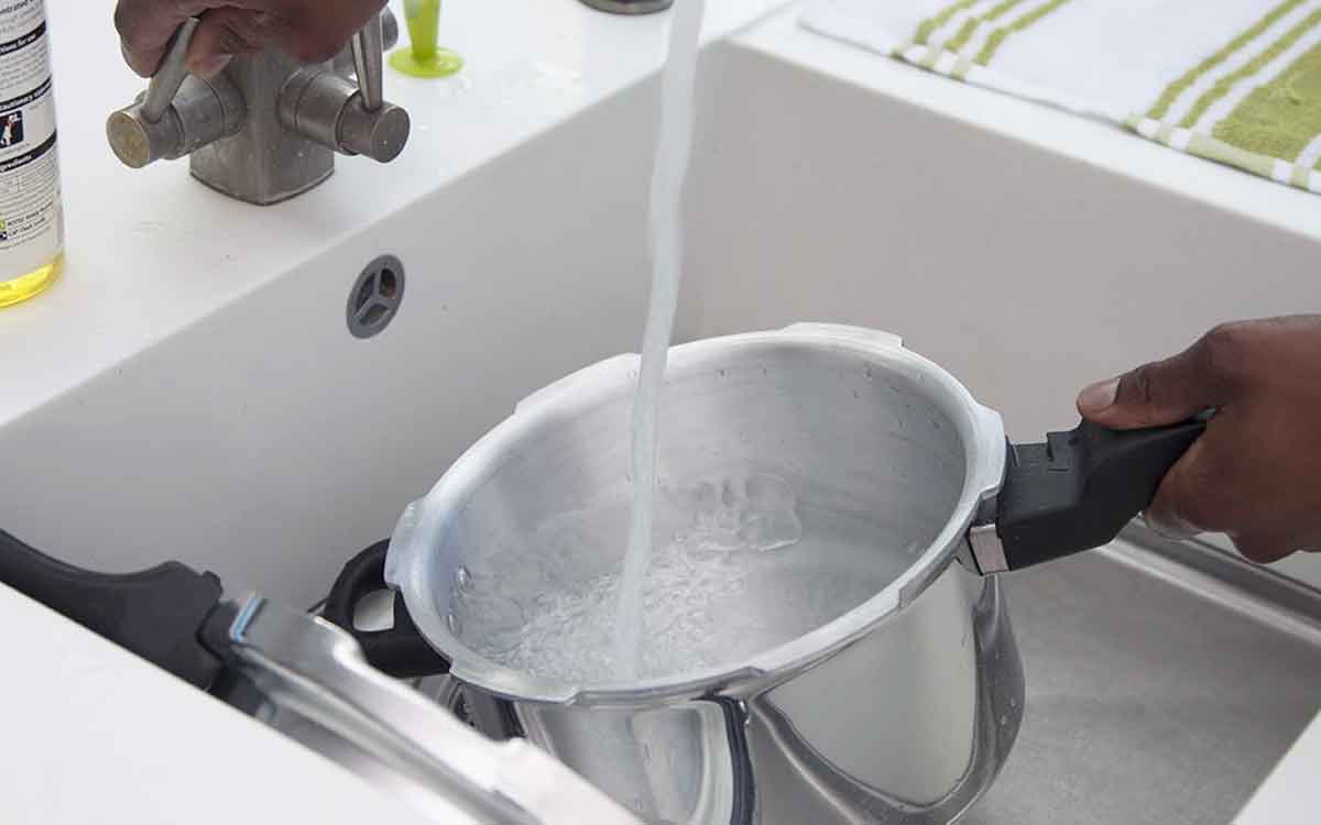 clean your pressure cooker in this way 