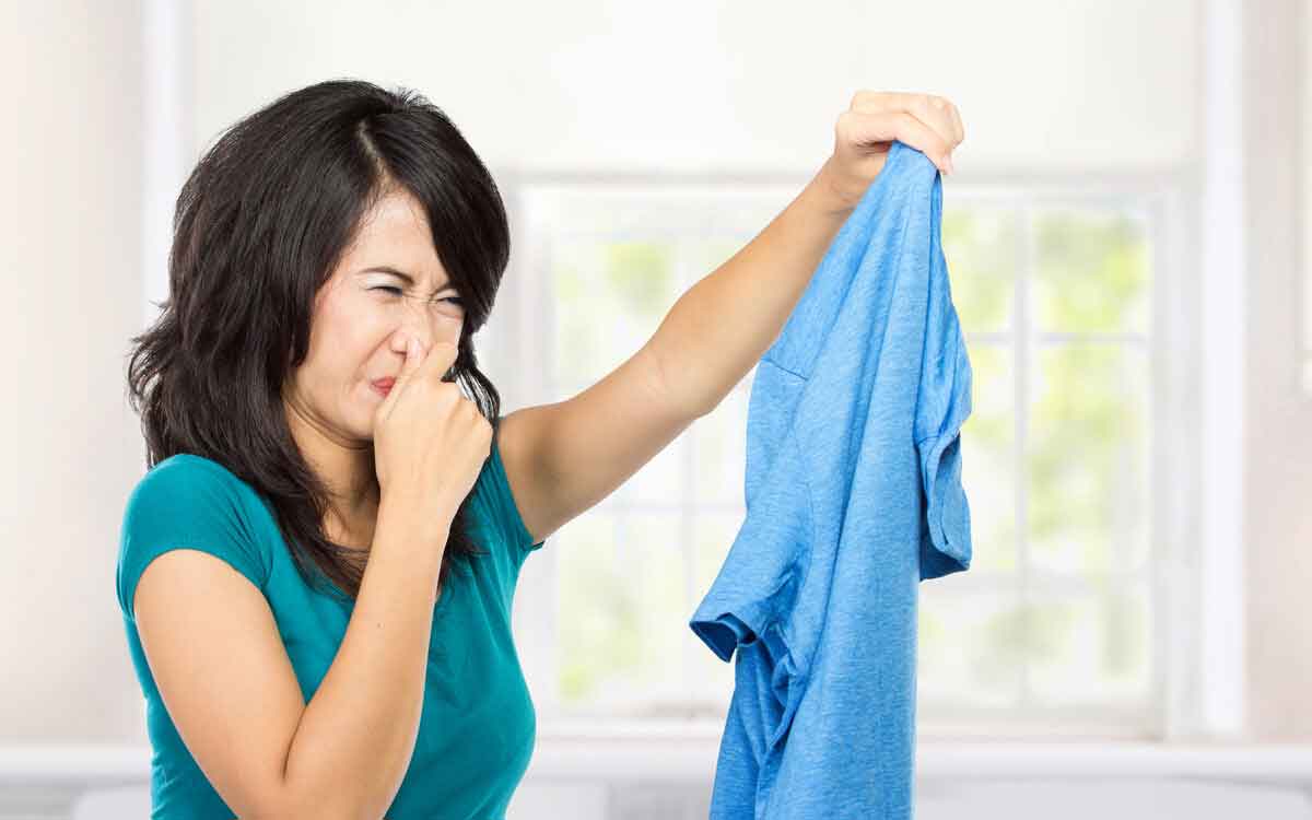 if your clothes are getting smell follow these tips 