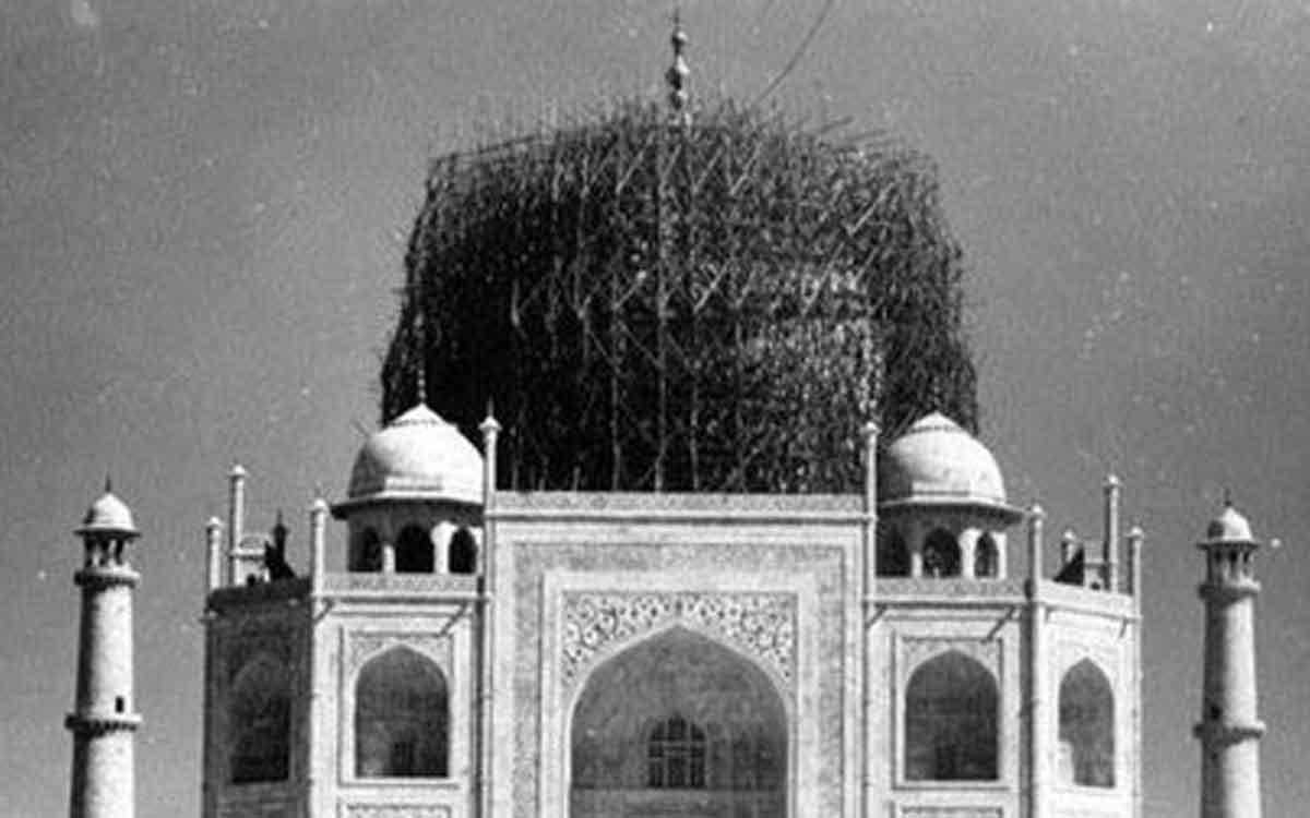 why bamboo has been covered on taj mahal 