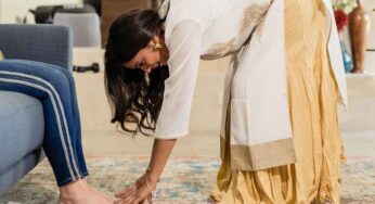 పెద్ద‌ల కాళ్ల‌కు న‌మ‌స్కారం ఎందుకు చేస్తారు..? దీని వెనుక ఉన్న కార‌ణాలు ఏమిటి..?